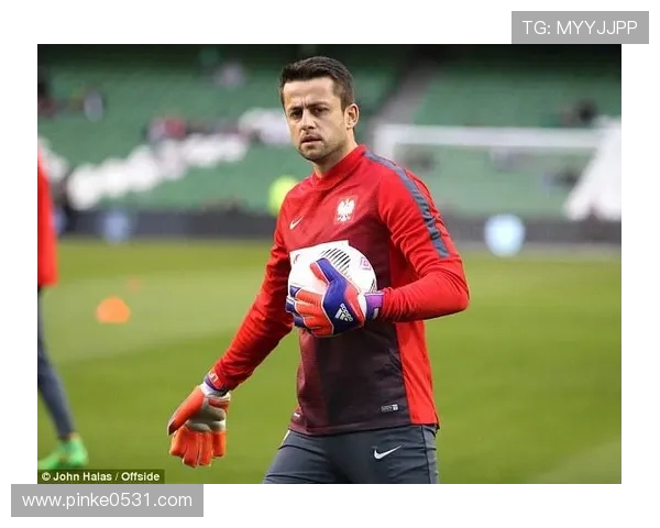 法比安斯基透露曾接到曼彻斯特俱乐部邀请担任二号门将的消息